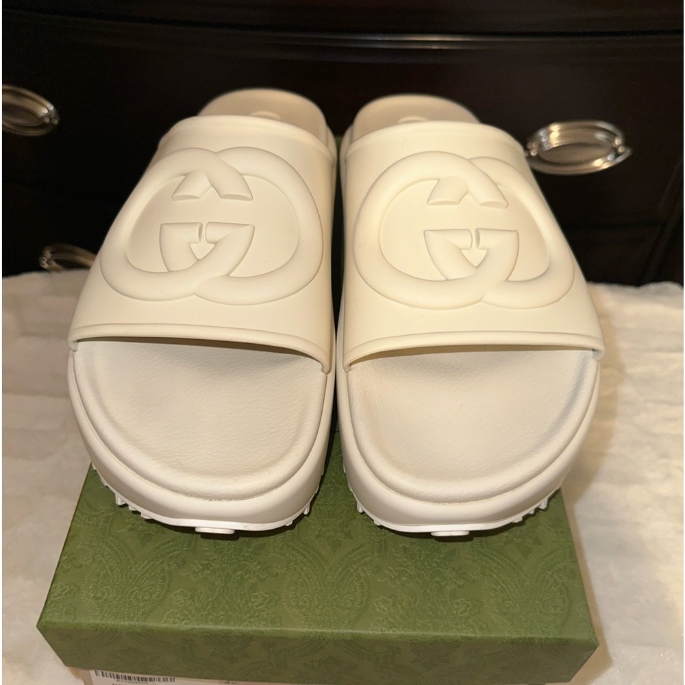 WOMEN'S SLIDE SANDAL WITH INTERLOCKING G